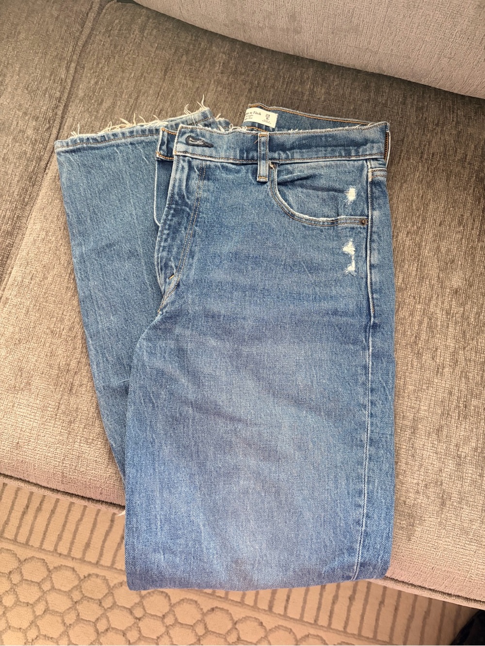 A&F Ultra High Rise 90s Straight Women Distressed Jean